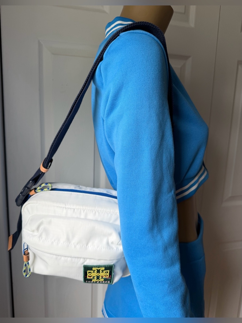 Tory Burch White Nylon Crossbody Bag with Navy Strap and Green Logo Patch - Picture 4 of 16